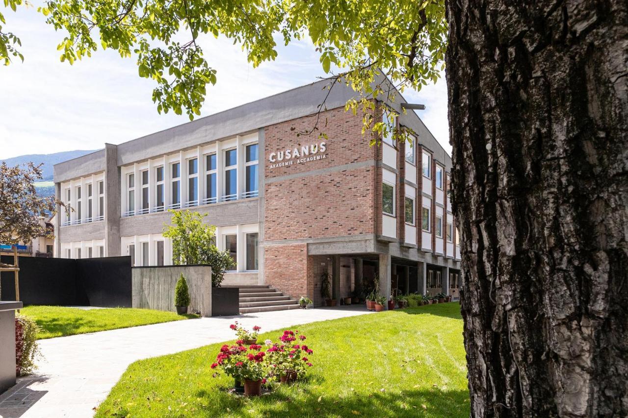 Cusanus Akademie - Accademia Cusanus Brixen Exteriör bild